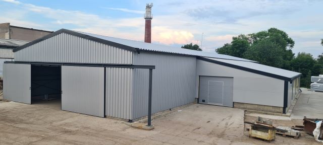 2 skladové oblúkové haly v Záluží u Hořovic, okr. Beroun