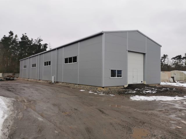 2 skladové oblúkové haly v Záluží u Hořovic, okr. Beroun